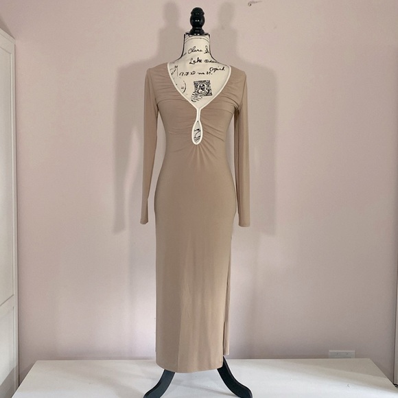 Abercrombie & Fitch Dresses & Skirts - Abercrombie & Fitch Key Hole MIDI Bodycon Dress Tan S